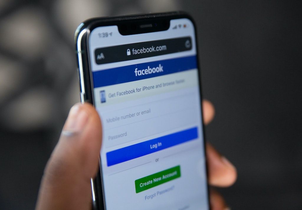 Facebook Aktie 2021 kaufen: Lohnt sich ein Einstieg noch?