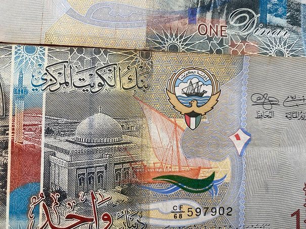 
                               Der kuwaitische Dinar ist seit Jahren die stärkste Währung der Welt.
                              