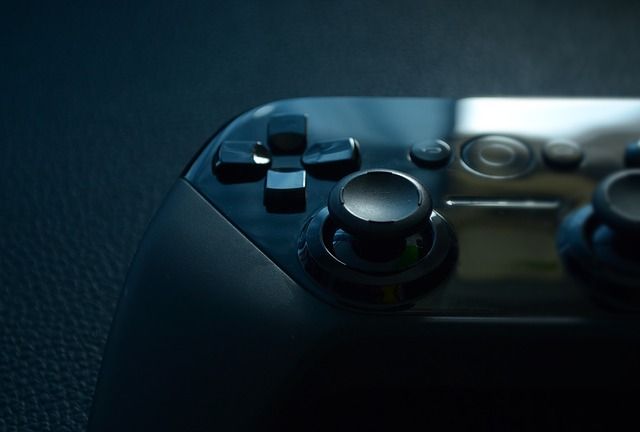 Der Gaming-Controller von der Sony-Playstation gehört zu den beliebtesten Spielsteuerungen