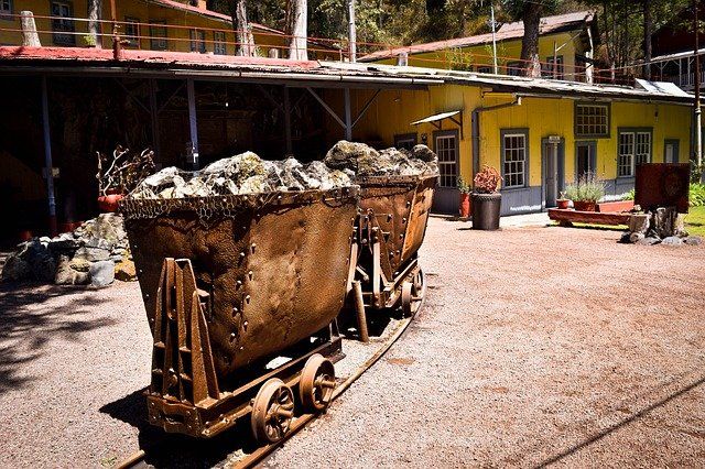 Beim Goldbergbau versucht man immer die Herstellungskosten niedrig zu halten. 