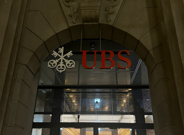 Die UBS gab am 19.03.2023 bekannt, die Credit Suisse für 3,03 Milliarden Euro zu übernehmen.